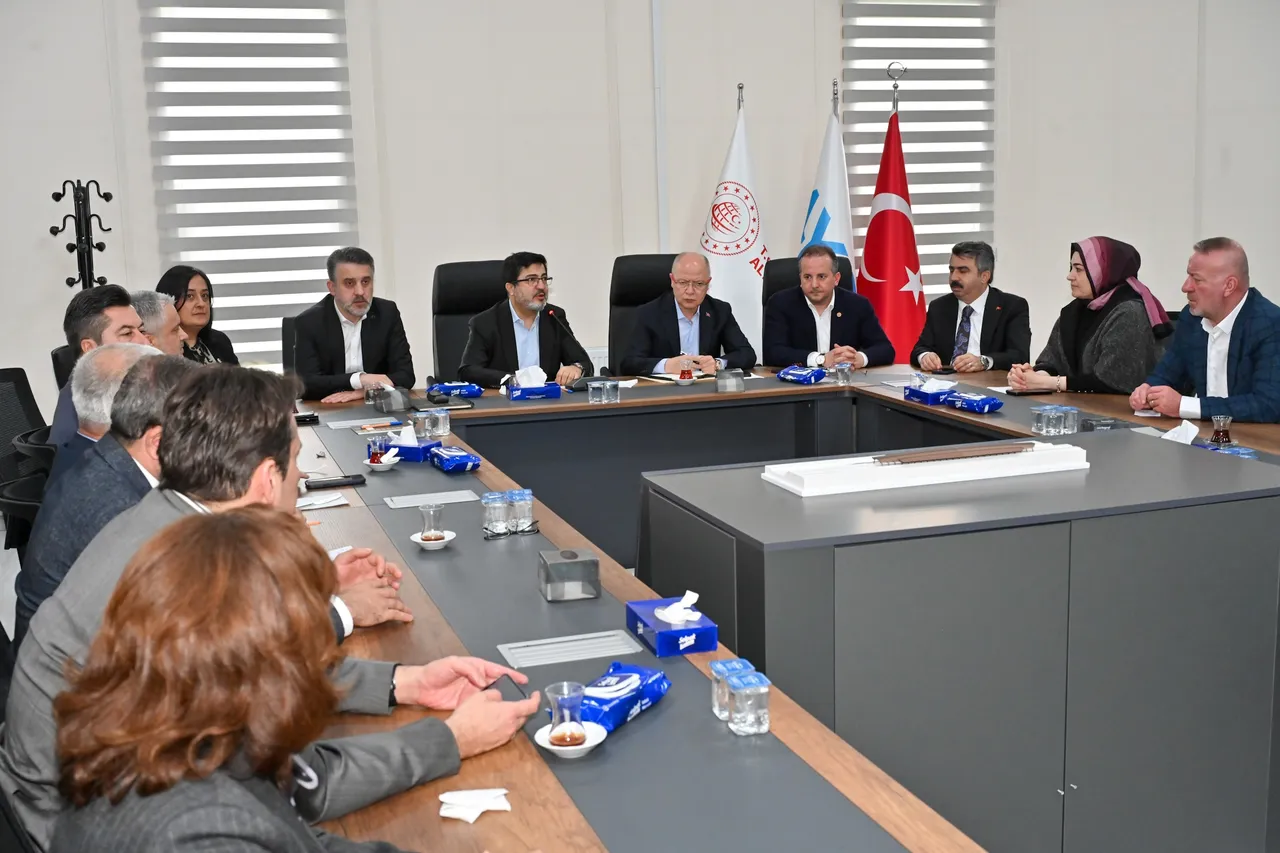 İki büyükşehir arasındaki 5 saatlik yol 2,5 saate inecek! 106 km'lik hatta sona gelindi