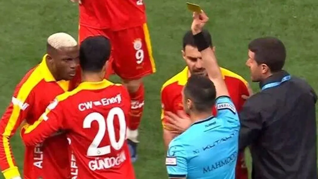 Osimhen çılgına döndü: Hakeme olay tepki