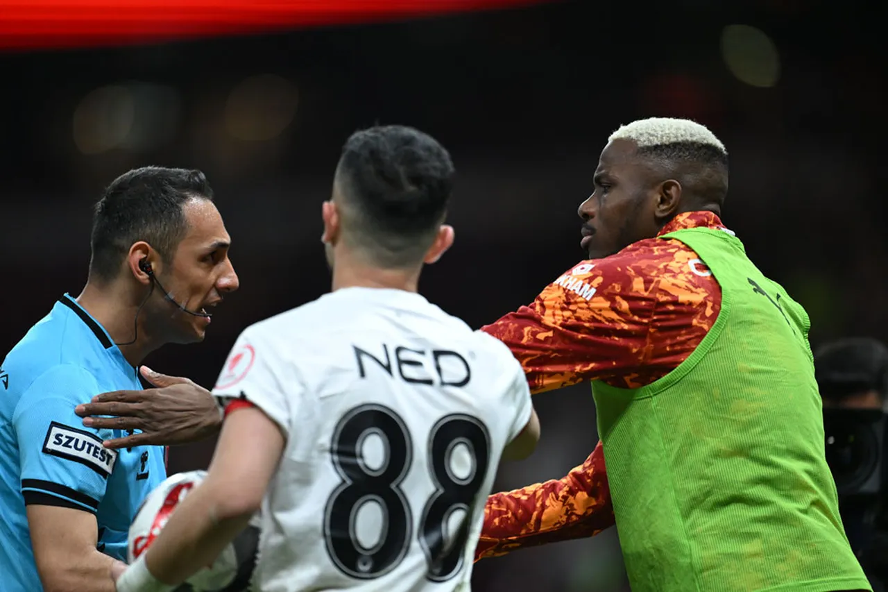 Osimhen, ısınma esnasında itirazları nedeniyle uyarı aldı