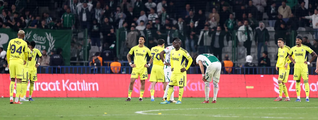 Türkiye Kupası'na veda eden Fenerbahçe'de futbolcular, maç sonu büyük üzüntü yaşadı.