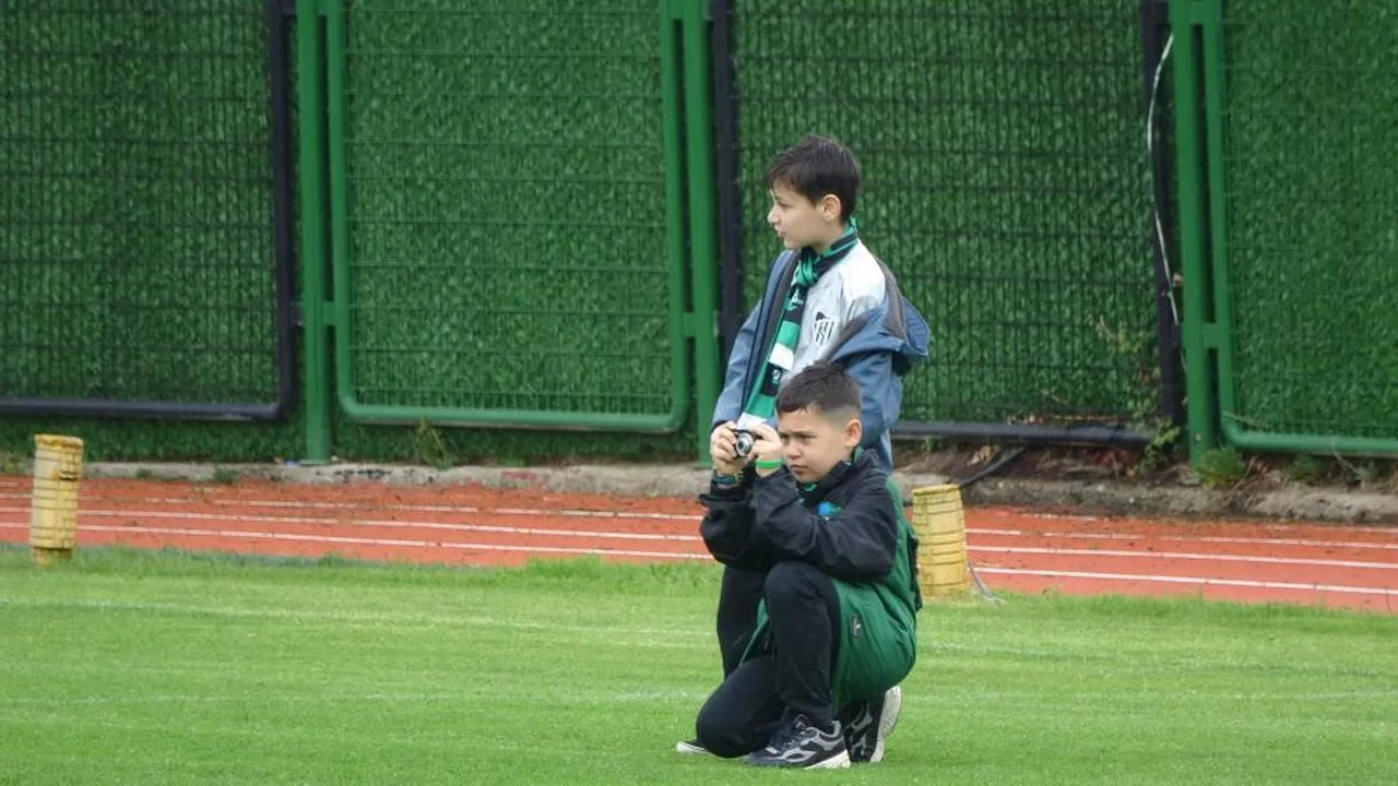 Ertuğrul Sert, yeni kamerasıyla oyuncuların fotoğraflarını çekti.