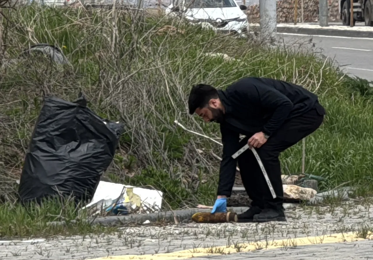 Sivasta çöpte bulundu! Görür görmez polisi aradılar: Bilinmeyen cisim havan mermisi çıktı