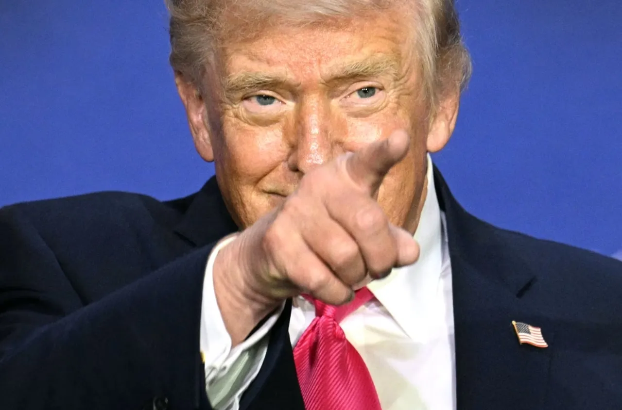 ABD Başkanı Donald Trump, "Pakistan Başbakanı Şahbaz Şerif ve Genelkurmay Başkanı Asim Munir, İranlı liderler ve temsilciler ortak bir teklif oluşturana kadar İran’a yönelik saldırılarımızı durdurmamızı istedi. Bu nedenle ordumuzun ablukayı sürdürmesine, her bakımdan tetikte kalmasına ve bir teklif sunulup görüşmeler sonuca varana kadar ateşkesin uzatılmasına yönelik talimat verdim" dedi.