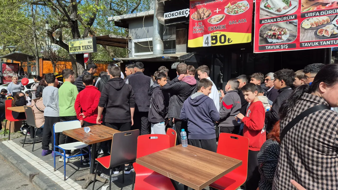 23 Nisan izdihamı! Bedava olduğunu duyan koştu