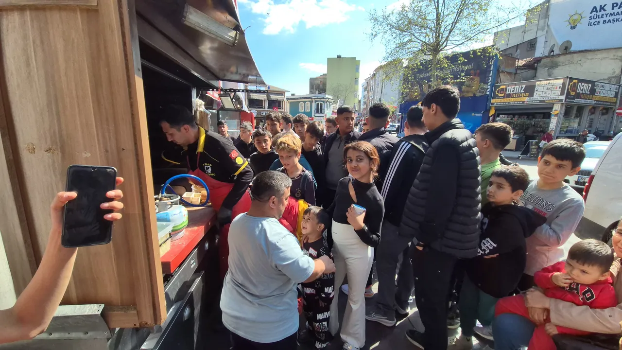 23 Nisan izdihamı! Bedava olduğunu duyan koştu