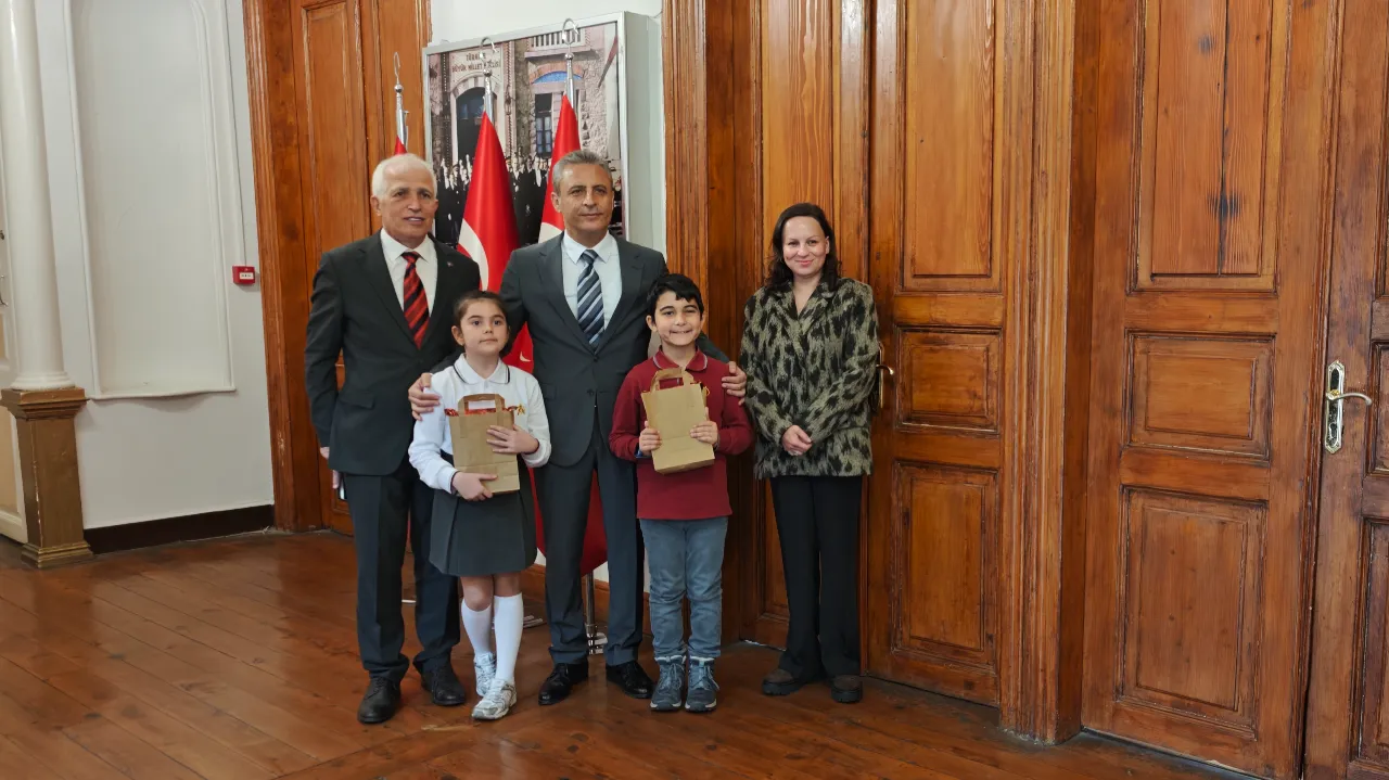 23 Nisan’da koltuğu devralan minik kaymakamın ilk talebi tebessüm ettirdi