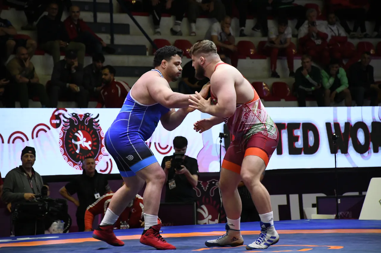 Milli güreşçi, grekoromen stil 130 kilo finalinde Macar Darius Attila Vitek'i mağlup etti.