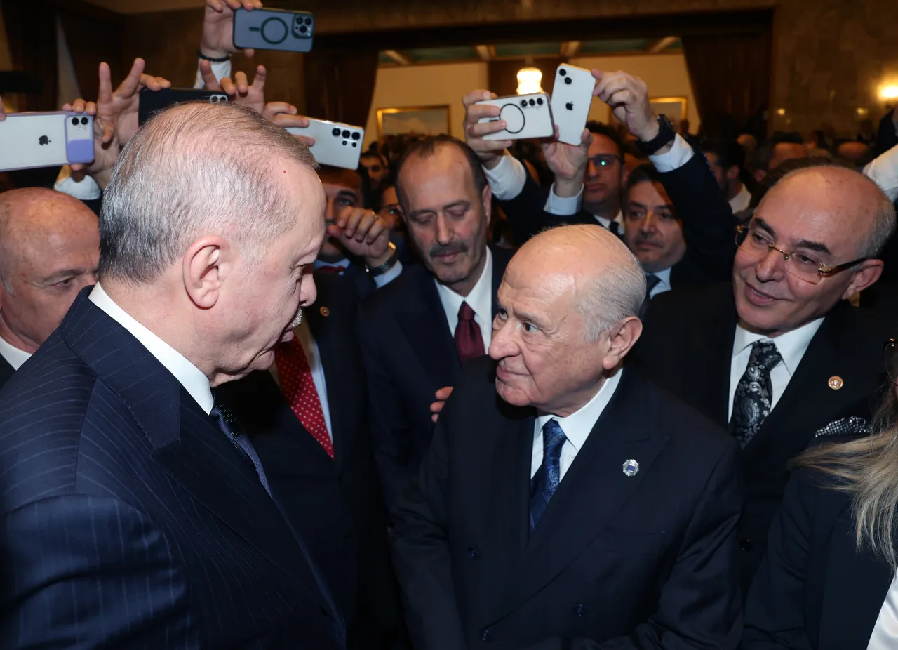 Cumhurbaşkanı Recep Tayyip Erdoğan, Milliyetçi Hareket Partisi (MHP) Genel Başkanı Devlet Bahçeli ile TBMM’de bir araya geldi.