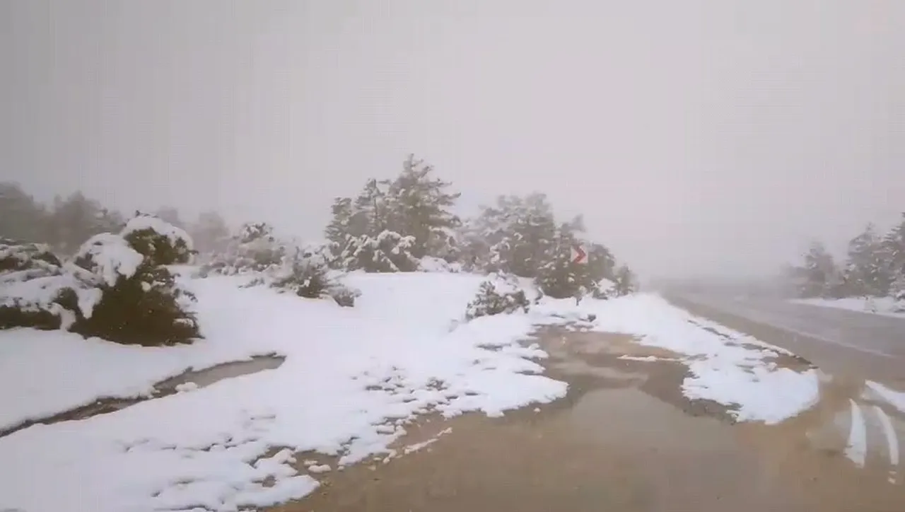 Eskişehir'in yüksek kesimleri beyaza büründü! Baharı beklerken kar geldi