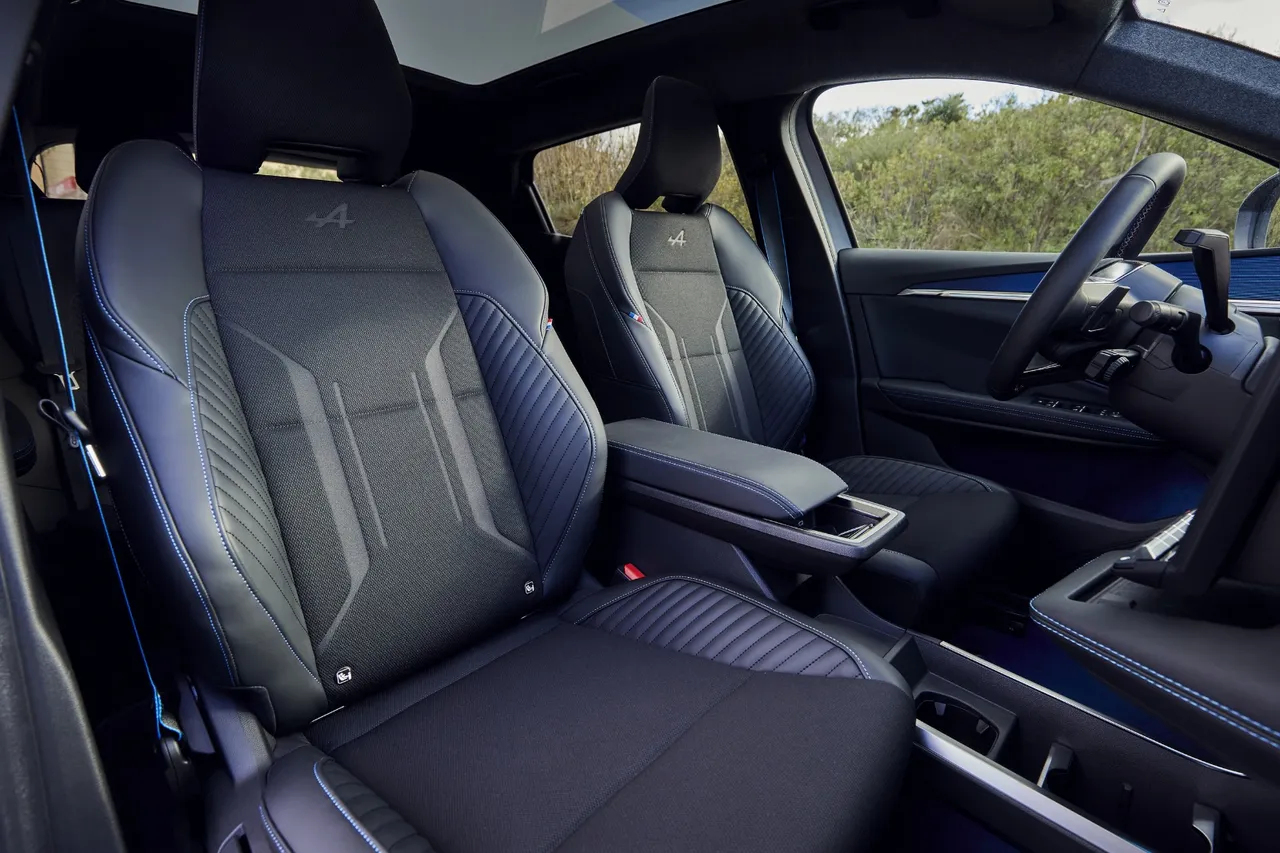 İşte fiyatı ve özellikleri! Elektrikli Renault Scenic E-Tech Türkiye’de