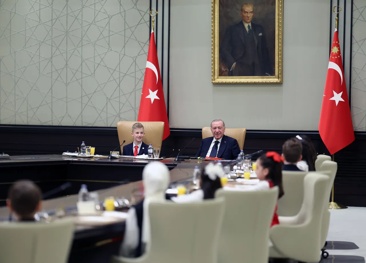 Külliye’de duygu dolu 23 Nisan! Hem ağladı, hem Cumhurbaşkanı’nı ağlattı