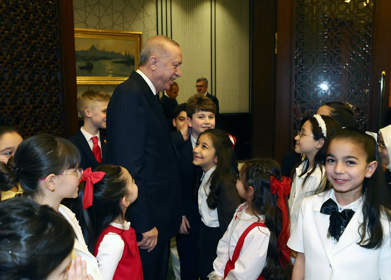 Külliye’de duygu dolu 23 Nisan! Hem ağladı, hem Cumhurbaşkanı’nı ağlattı