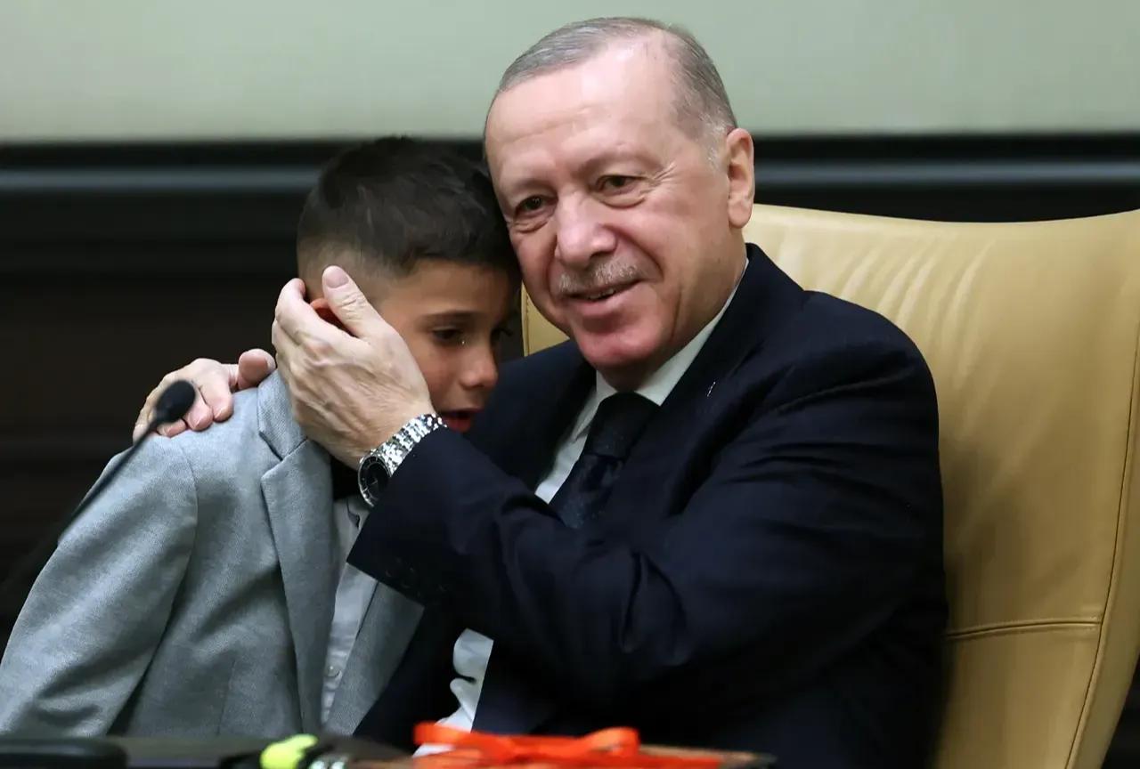 Külliye’de 23 Nisan havası! Cumhurbaşkanı Erdoğan, çocuklarla buluştu: Her biriniz yıldız gibi parlayacak