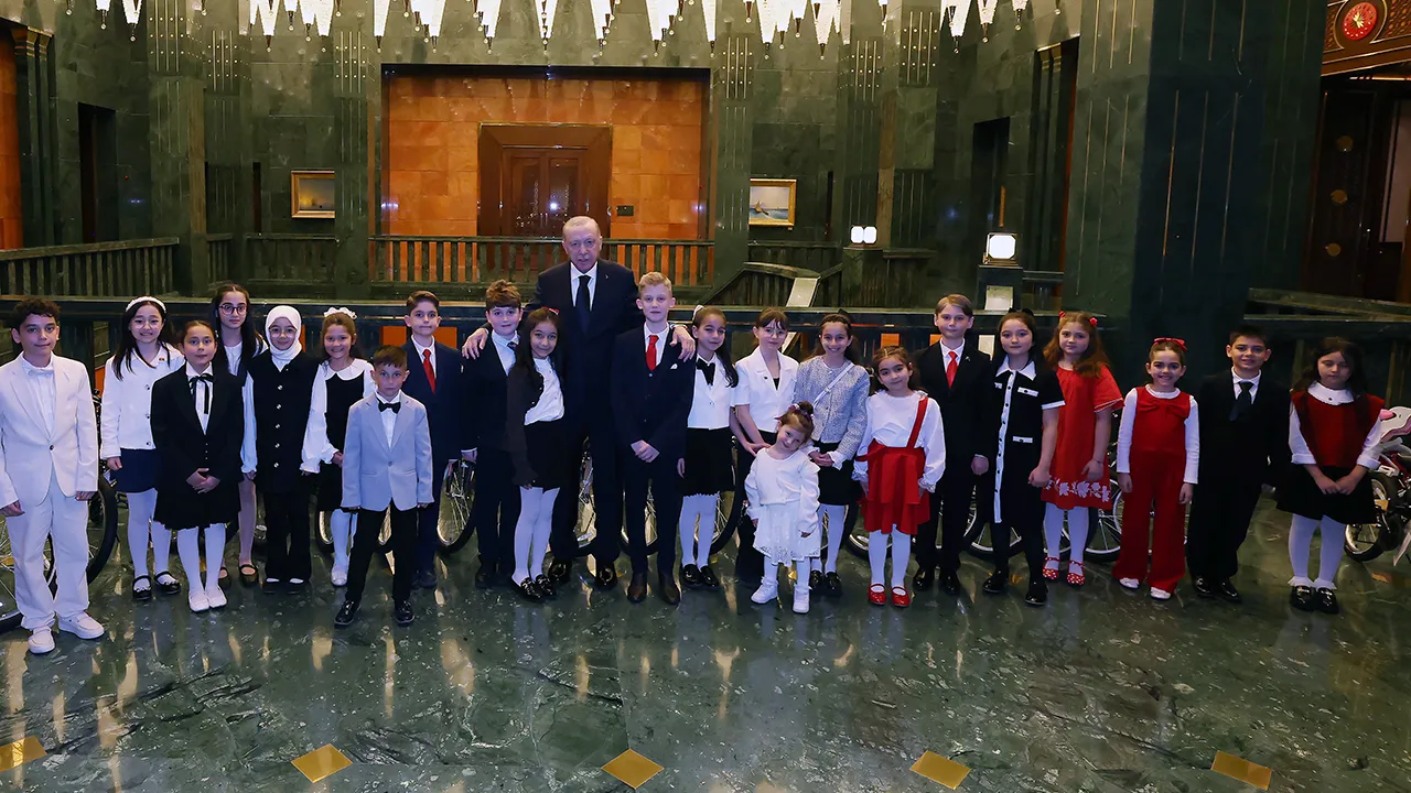 Külliye’de 23 Nisan havası! Cumhurbaşkanı Erdoğan, Milli Eğitim Bakanı ve beraberindeki çocukları kabul etti