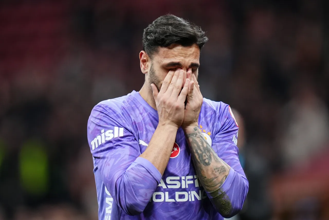 İkinci golde hatası olan Günay Güvenç, ıslıkla protesto edilirken, maç sonu gözyaşlarına hakim olamadı.