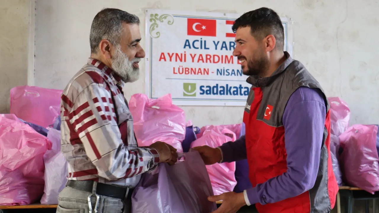 Sadakataşı öncülüğünde Lübnan’a 38 konteyner insani yardım malzemesi ulaştırıldı