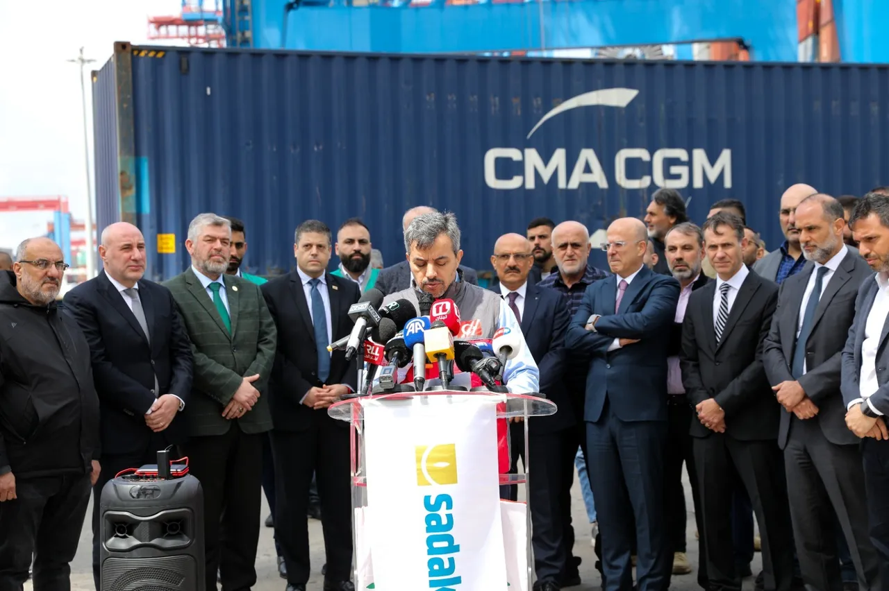 Sadakataşı öncülüğünde Lübnan’a 38 konteyner insani yardım malzemesi ulaştırıldı