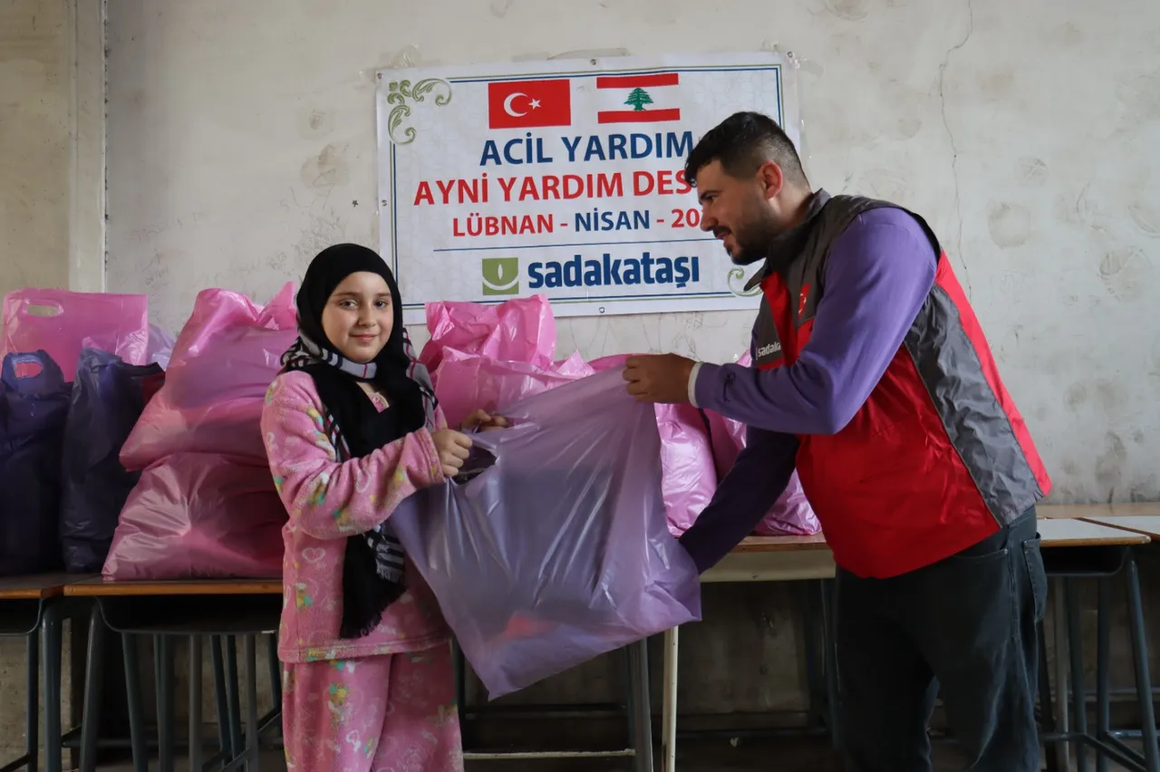 Sadakataşı öncülüğünde Lübnan’a 38 konteyner insani yardım malzemesi ulaştırıldı