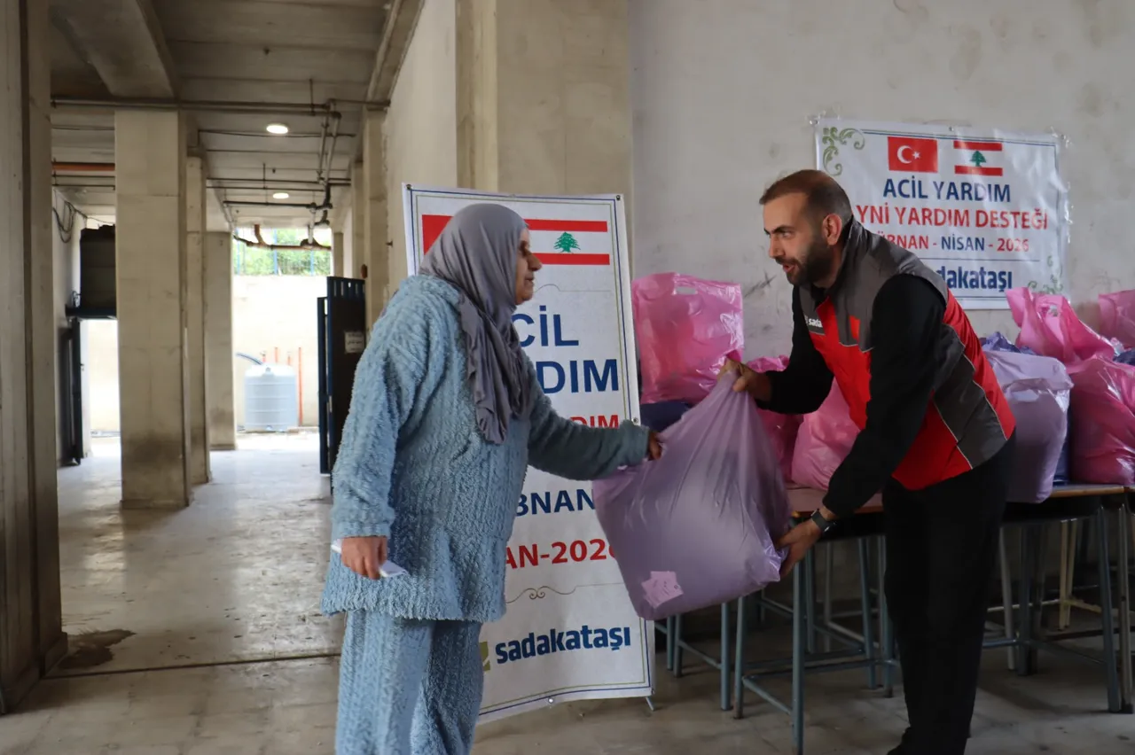 Sadakataşı öncülüğünde Lübnan’a 38 konteyner insani yardım malzemesi ulaştırıldı