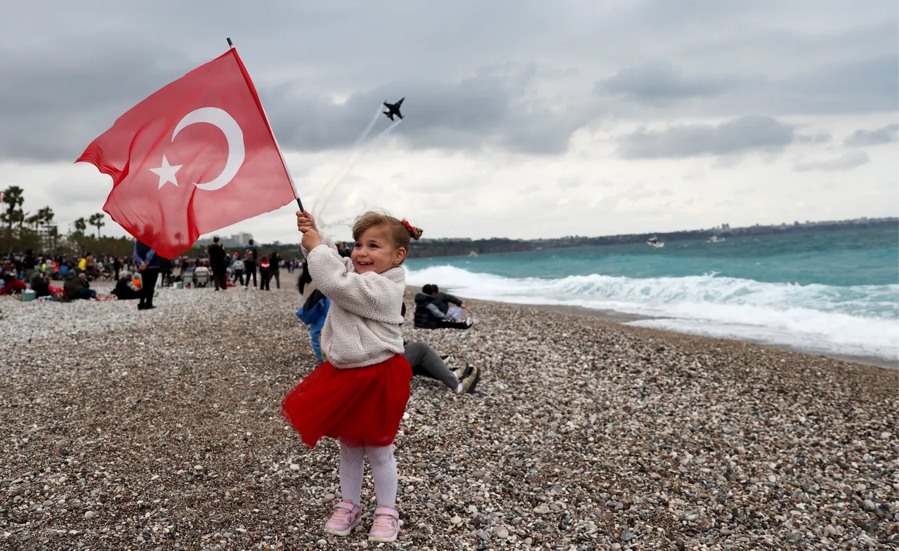 SOLOTÜRK Antalya semalarında! Binlerce kişi o anları izledi