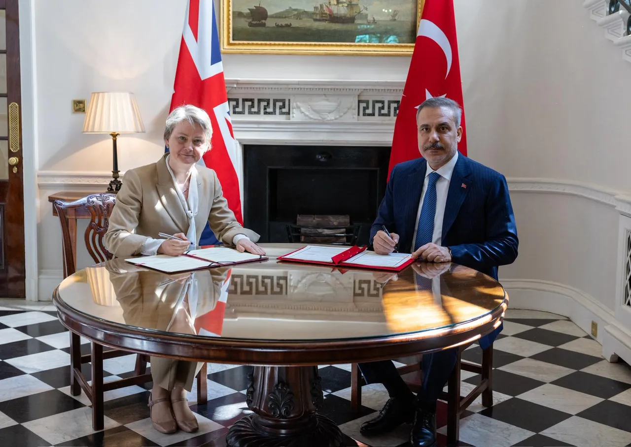 Türkiye ile İngiltere arasında imzalar atıldı! Stratejik ortaklık pekiştiriliyor