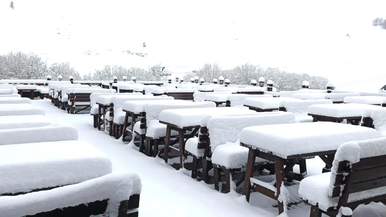 Uludağ'a nisan sonunda kış geri geldi! 1 metre kar var