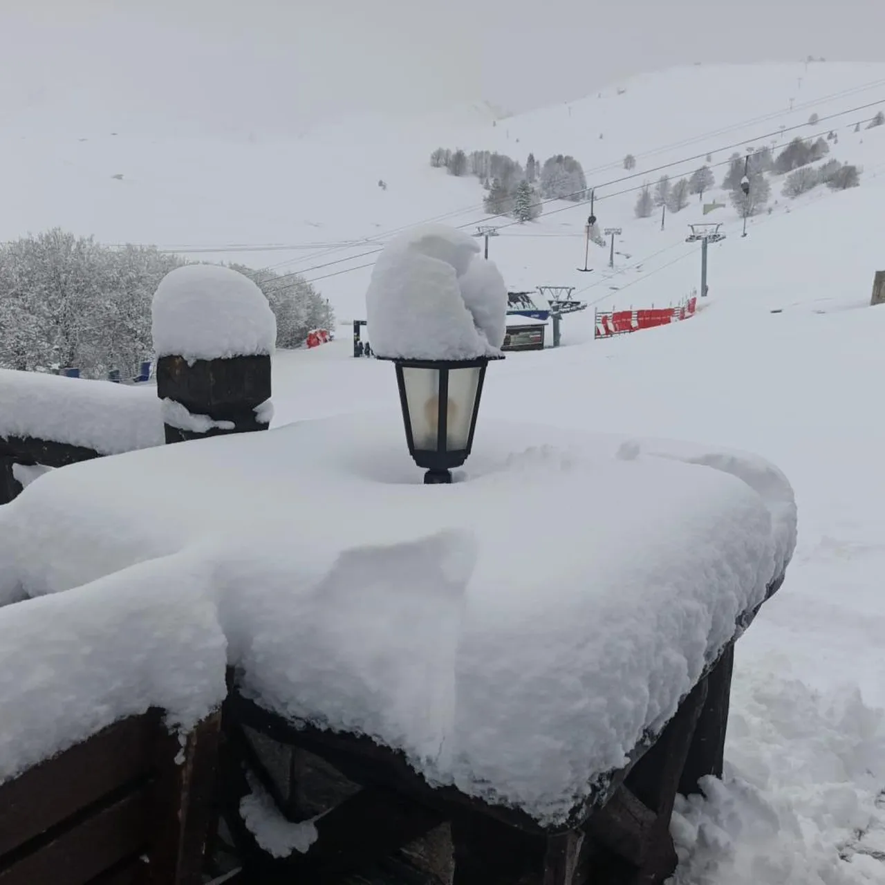 Uludağ'a nisan sonunda kış geri geldi! 1 metre kar var