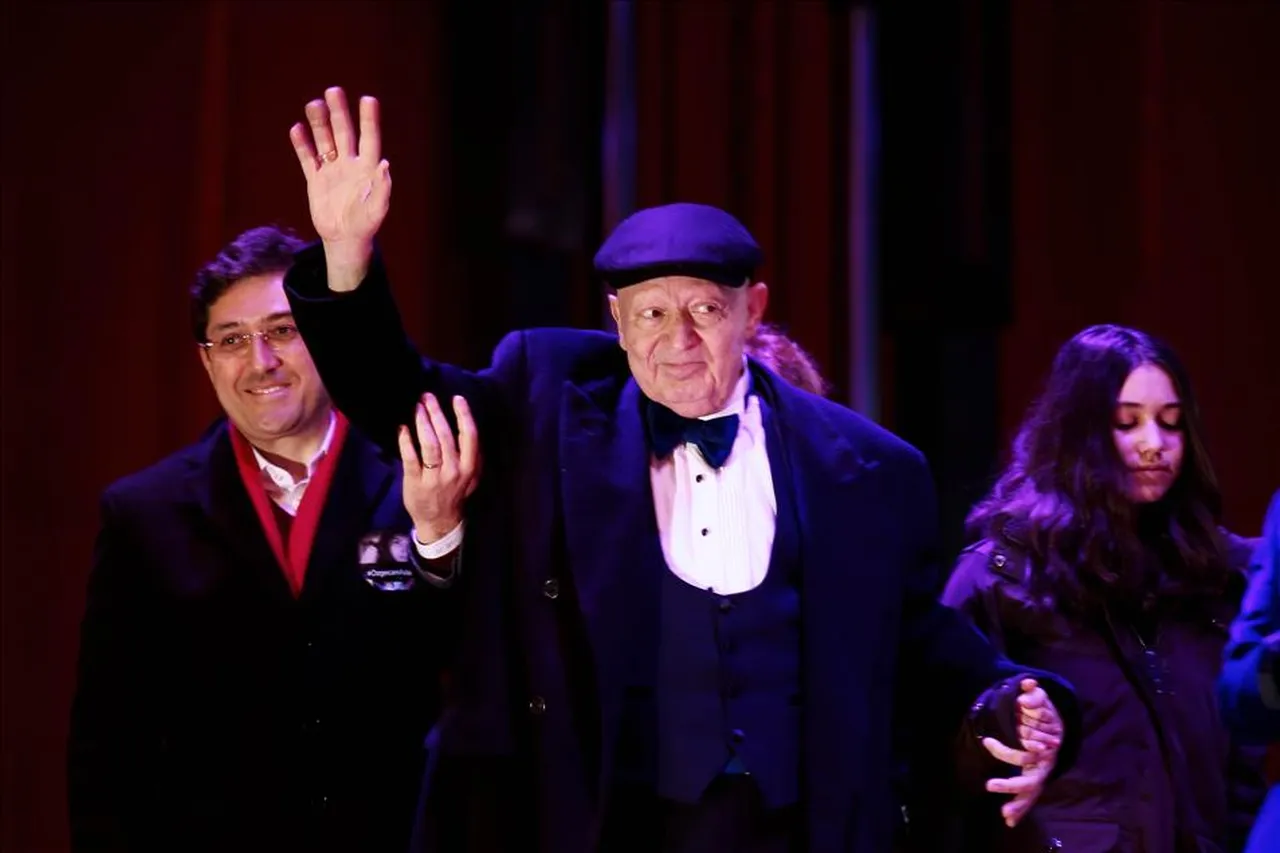 Ünlü şarkıcı Kayahan’ın mirası mahkemelik oldu! Kızından skandal iddia: Üvey annesi sahte imzayla mı telif yaptı?