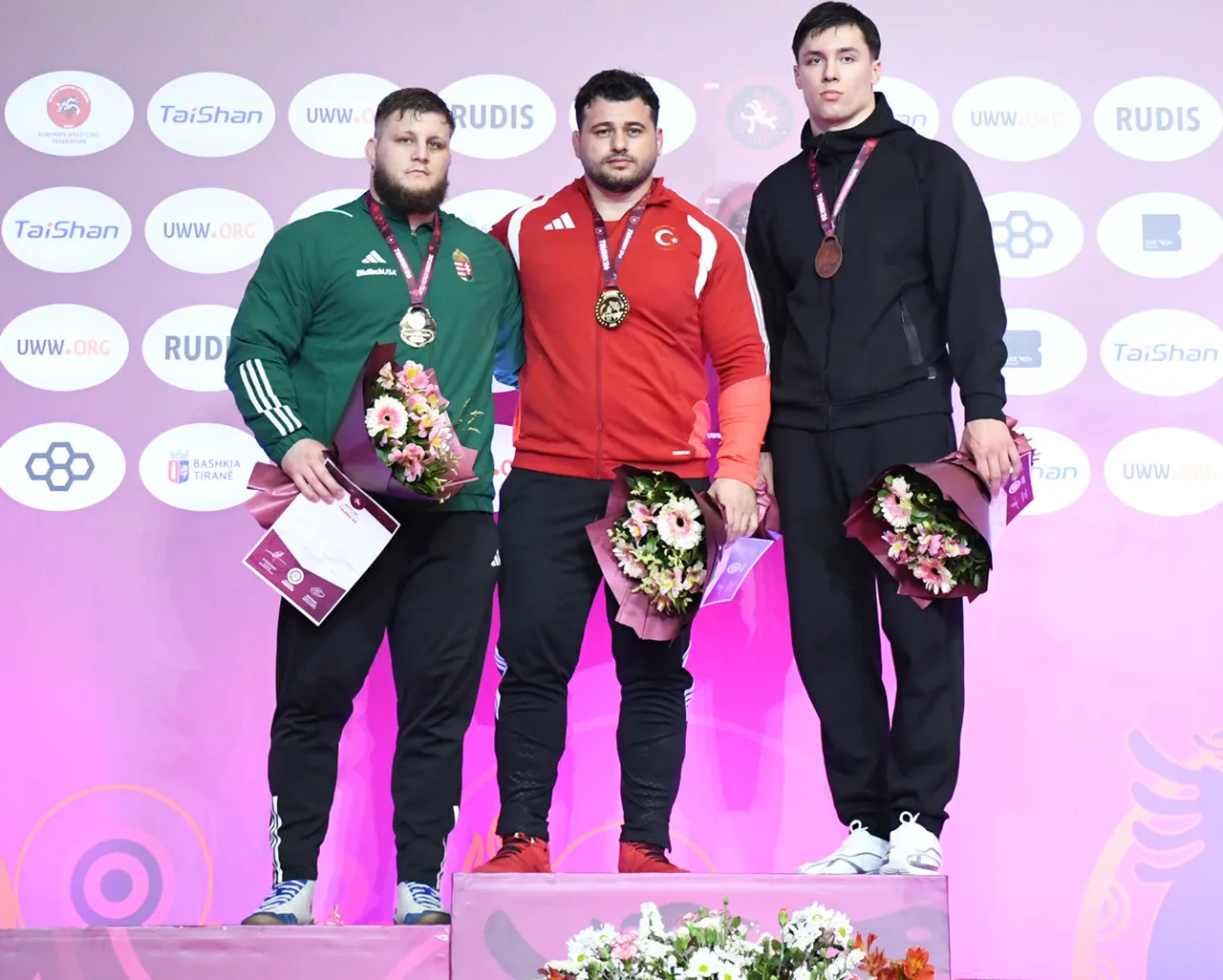 2026 Avrupa Güreş Şampiyonası'nda grekoromen stil 130 kilo finalinde Macar Darius Attila Vitek'i 7-1 yenen Rıza Kayaalp, 13'üncü Avrupa şampiyonluğuna ulaşarak, güreş tarihine geçti.