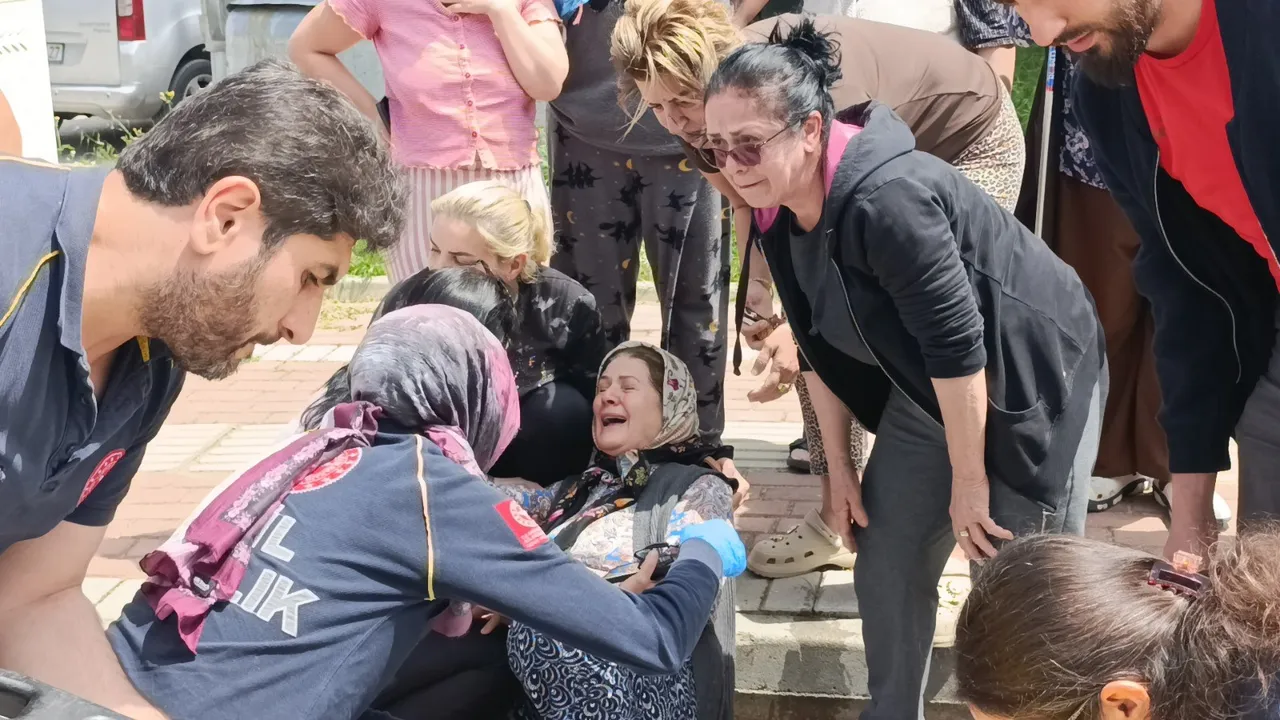 Yürek sızlatan olay! Görme engelli adama servis çarptı, eşini gören yaşlı kadın bayıldı