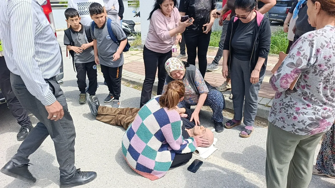 Yürek sızlatan olay! Görme engelli adama servis çarptı, eşini gören yaşlı kadın bayıldı
