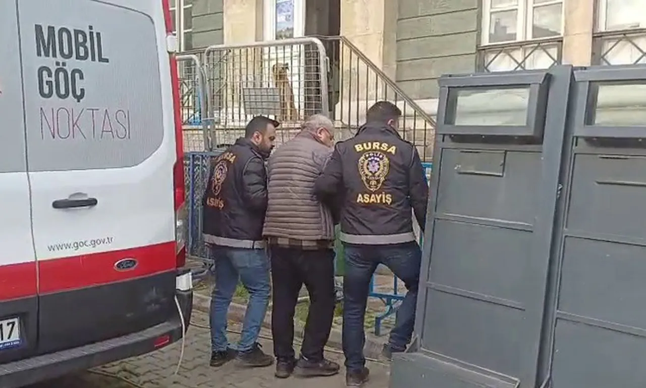 11 yıl sonra yakalandı! Katil estetikle yüzünü değiştirip maaşlı işe girmiş