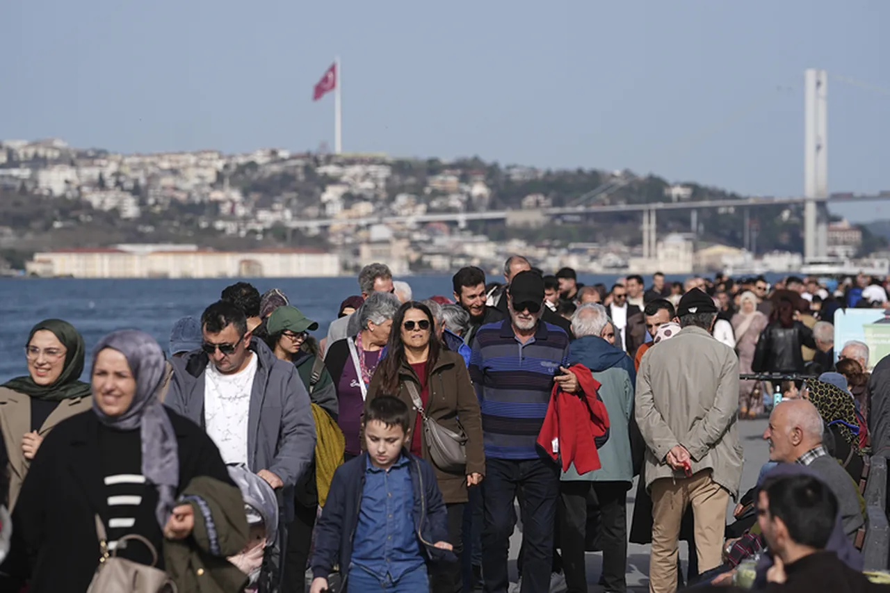 16 ile 'sarı' uyarı, İstanbul'a bahar müjdesi! Bir taraf yaz, diğer taraf kışı yaşıyor