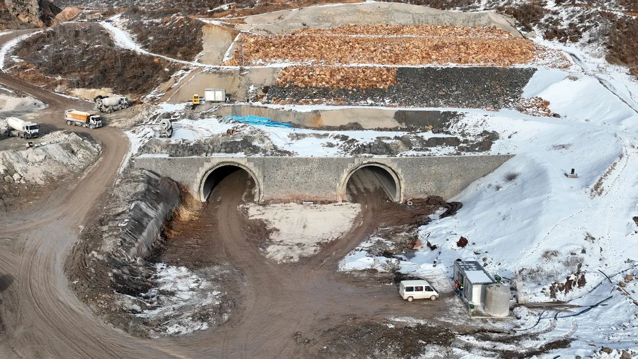 3 bölgeyi birbirine bağlayacak! 13 yıl önce başlanan tünel için son tarih verildi