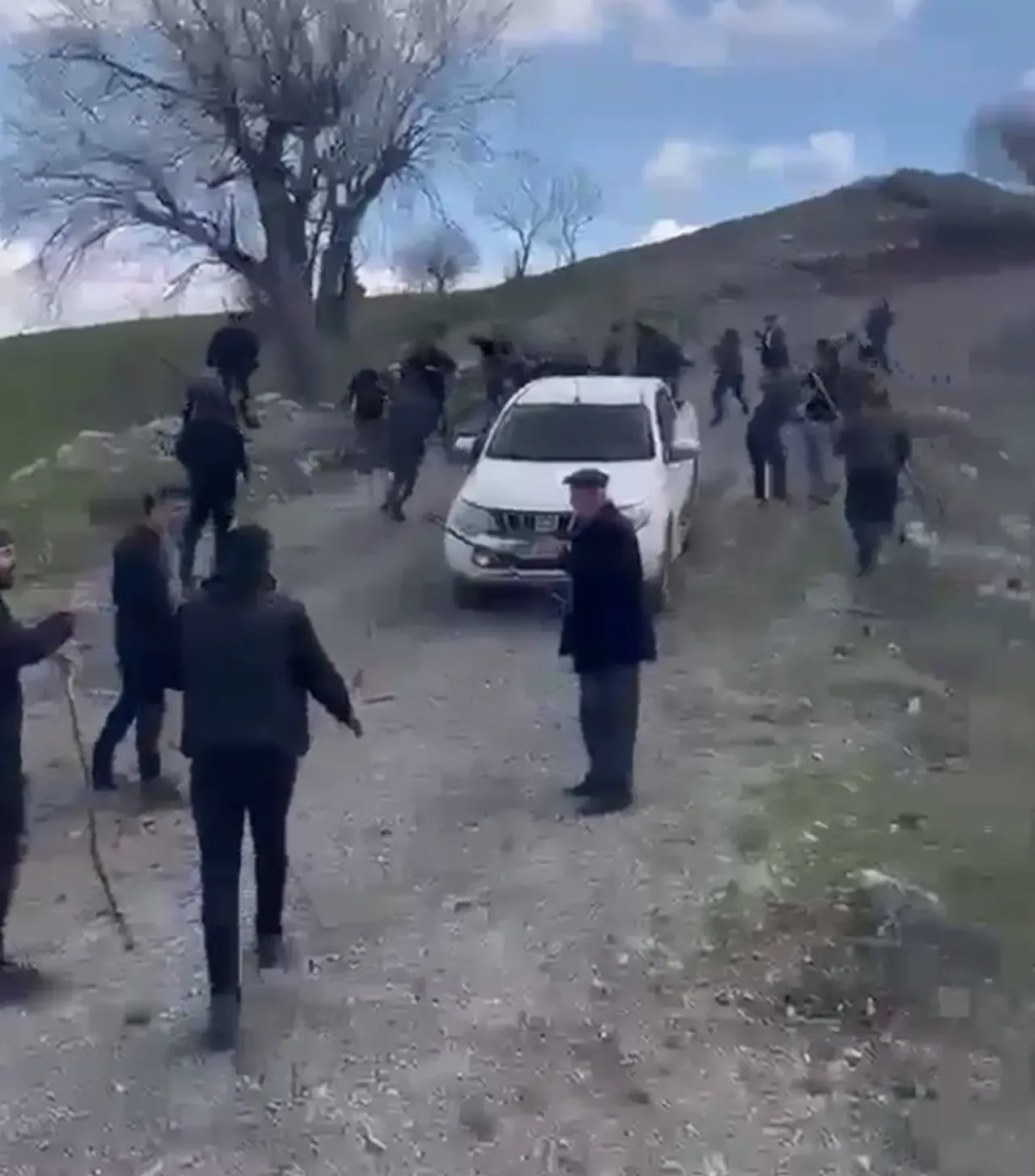 Arazi kavgasında taşlar sopalar konuştu! 29 yaralı, 3 tutuklama var