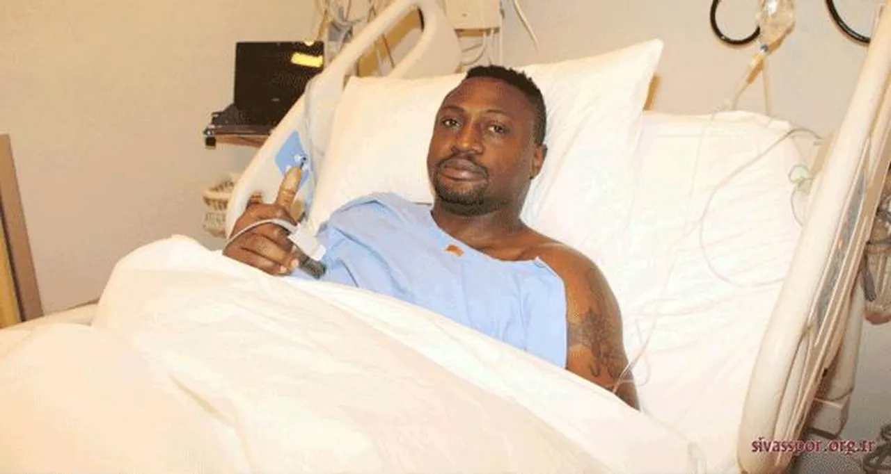 Michael Eneramo, Sivasspor forması giydiği 2015 yılında sol dizinde yaşadığı sağlık sorunu nedeniyle ameliyat edilmişti.