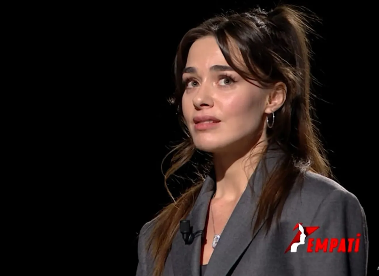 Bensu Soral'ın "Çok fazla şey yaşadım tabii ki… Yani…" dediği andaki yüz hali.