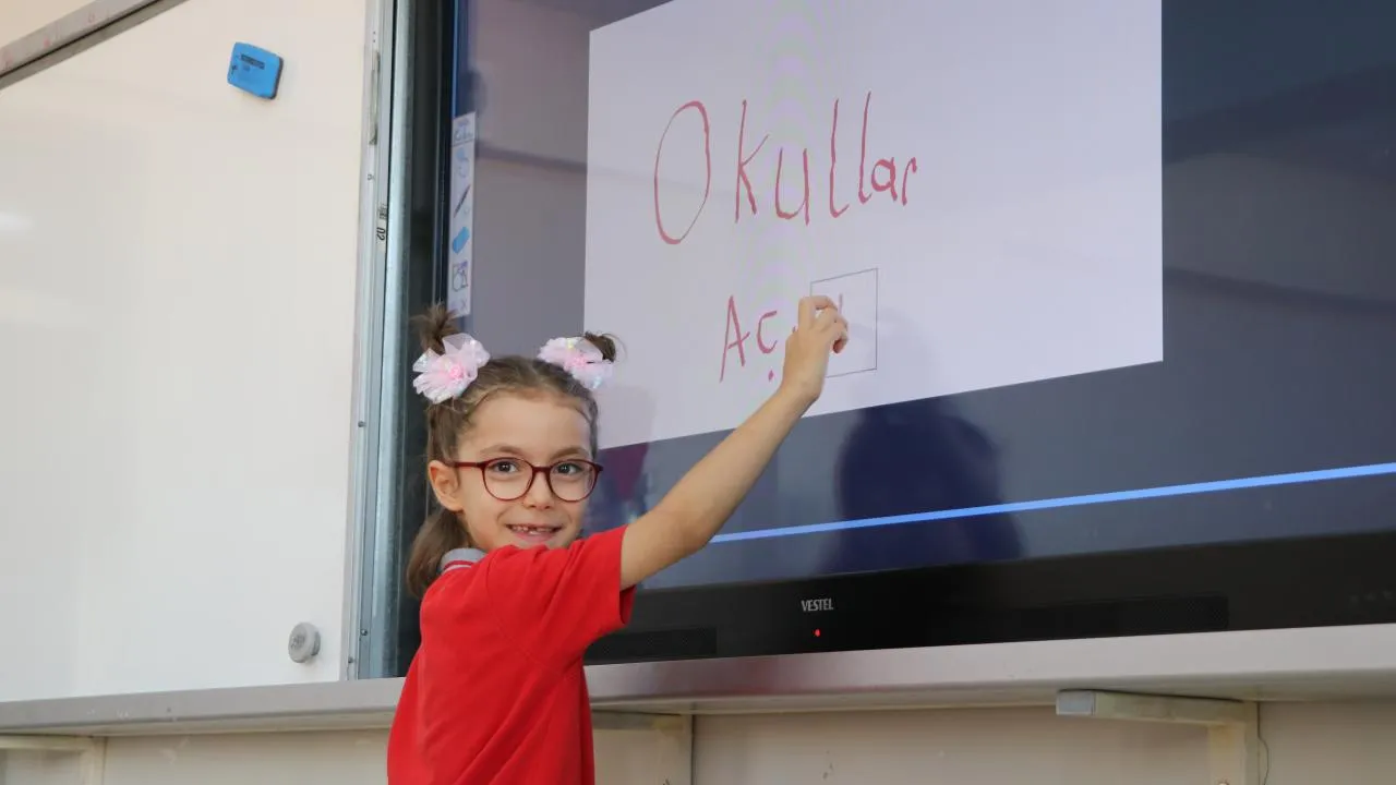 Bugün okul var mı, 24 Nisan Cuma günü tatil mi, yarım gün mü?