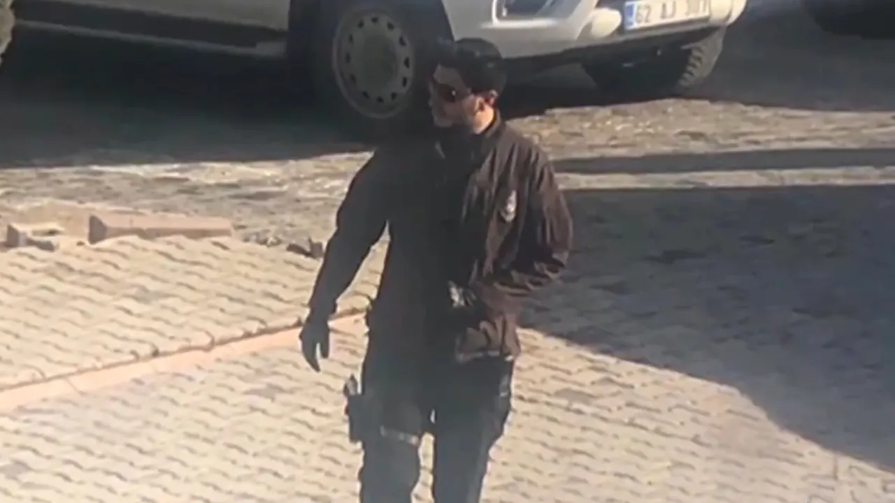 Gülistan Doku soruşturmasında tutuklanan Mustafa Türkay Sonel'in silahlı fotoğrafı ortaya çıktı