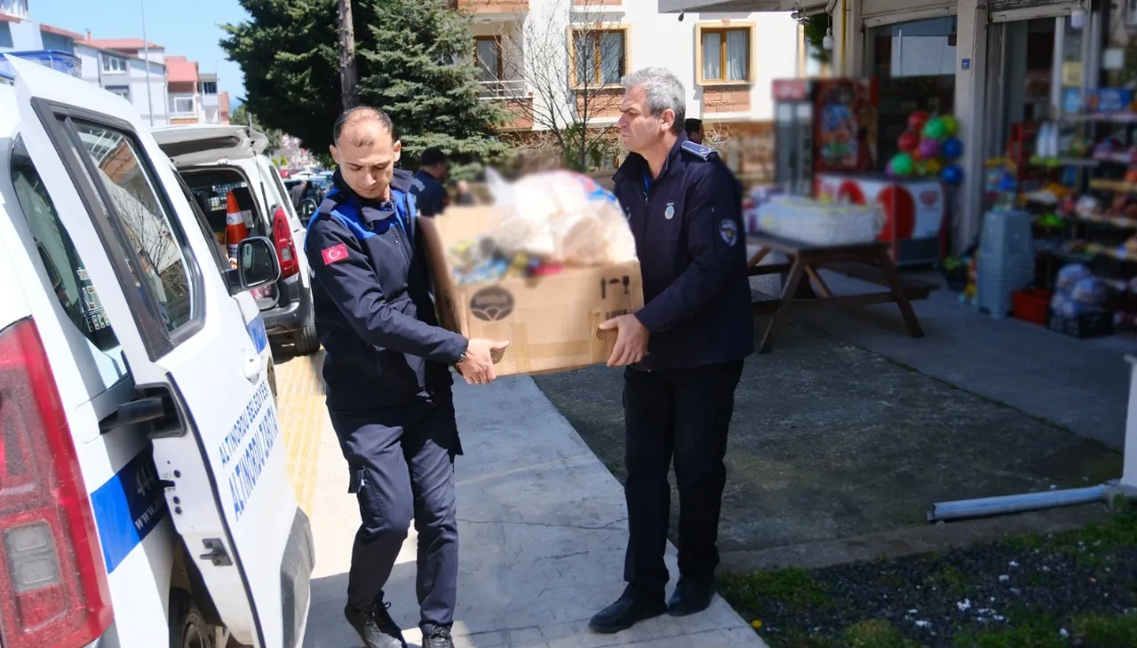 Koli koli tarihi geçmiş ürün topladılar! Hepsini vatandaşa yedireceklerdi