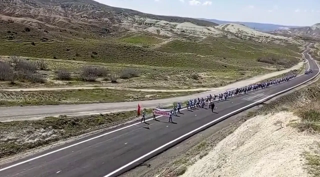 Maaşlarını alamayan maden işçileri için Bakanlık devreye girdi! Ankara'ya yürümüşlerdi