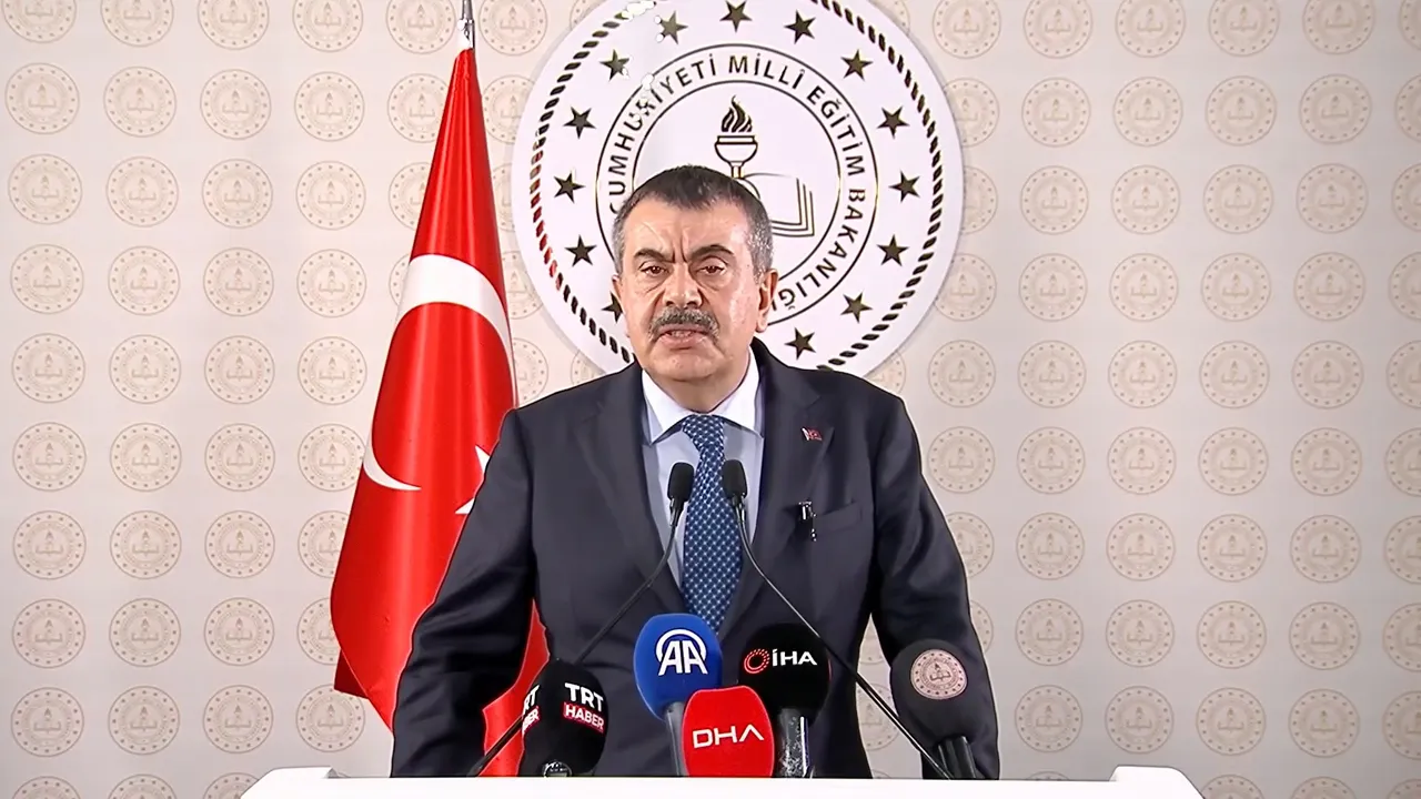 Milli Eğitim Bakanı Tekin, okullarda alınacak yeni tedbirleri açıklıyor
