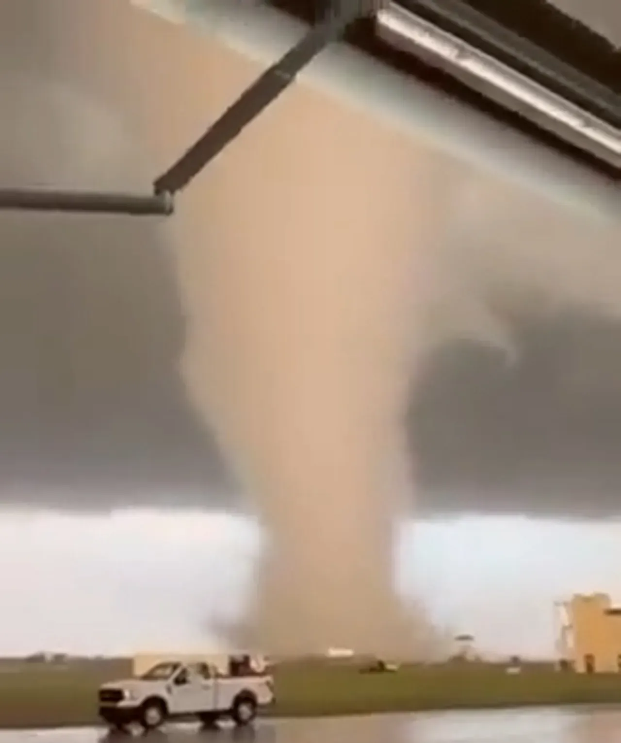 Oklahomayı hortum vurdu! Alarm verildi, yetkililer bölgede