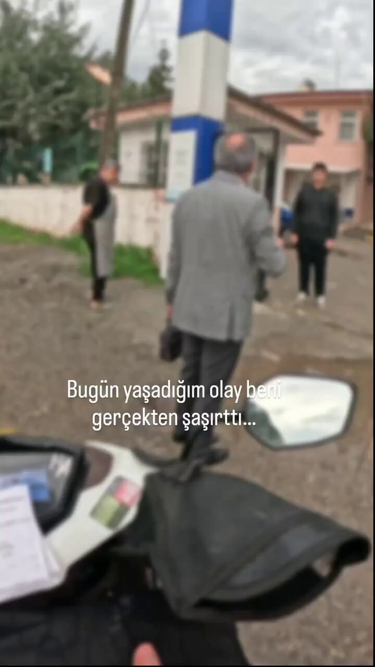 Okulda 'paket servis' krizi! Kurye kapıda kaldı, sosyal medya karıştı