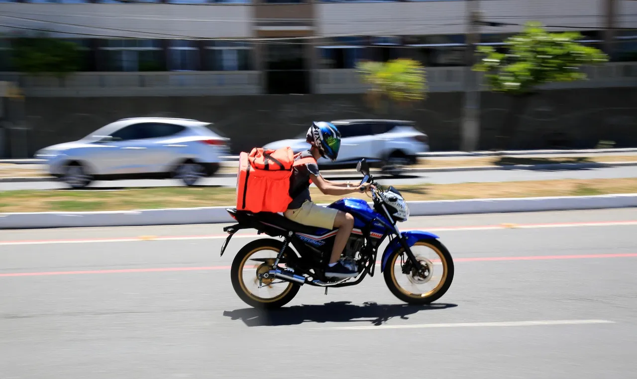 Okulda 'paket servis' krizi! Kurye kapıda kaldı, sosyal medya karıştı