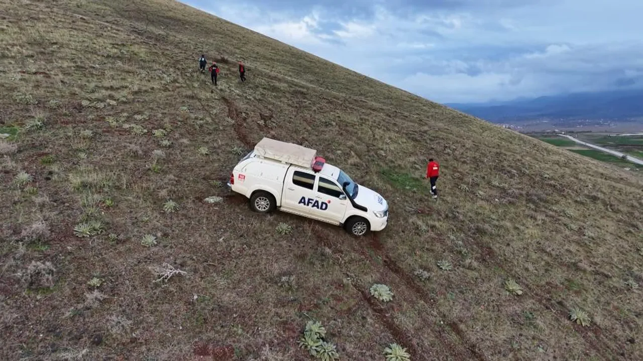 Önce notu sonra cesedi bulundu! Ekipler 25 metre aşağıya indi...