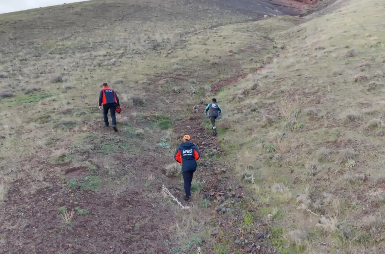Önce notu sonra cesedi bulundu! Ekipler 25 metre aşağıya indi...