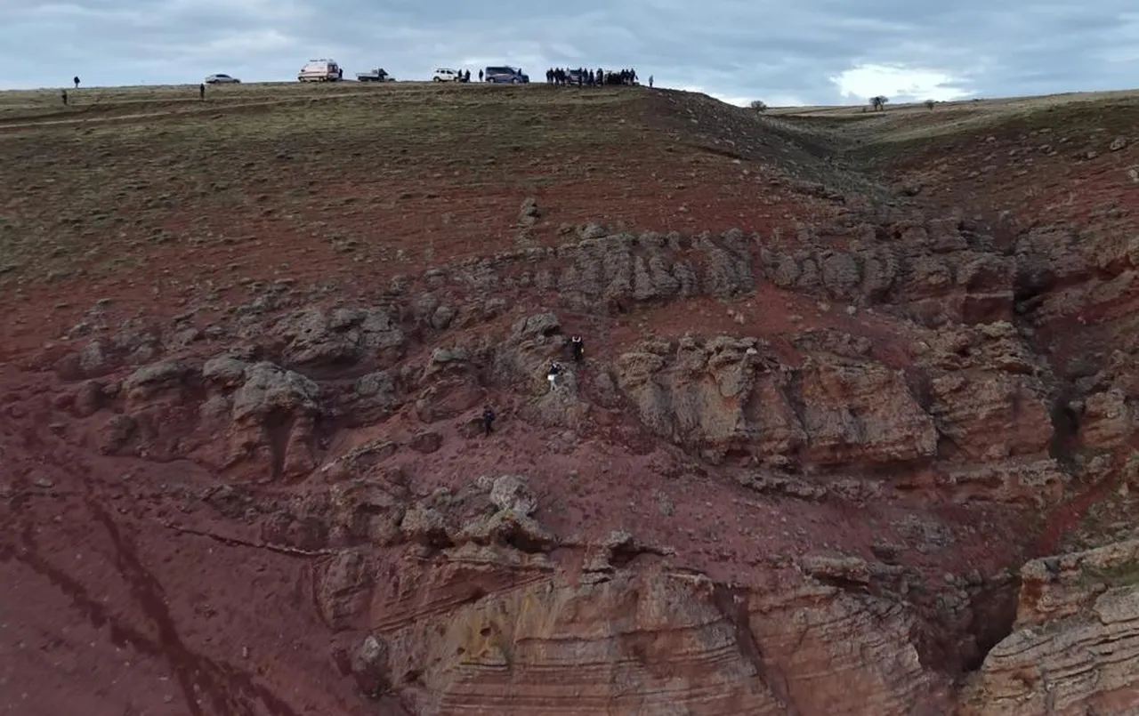 Önce notu sonra cesedi bulundu! Ekipler 25 metre aşağıya indi...