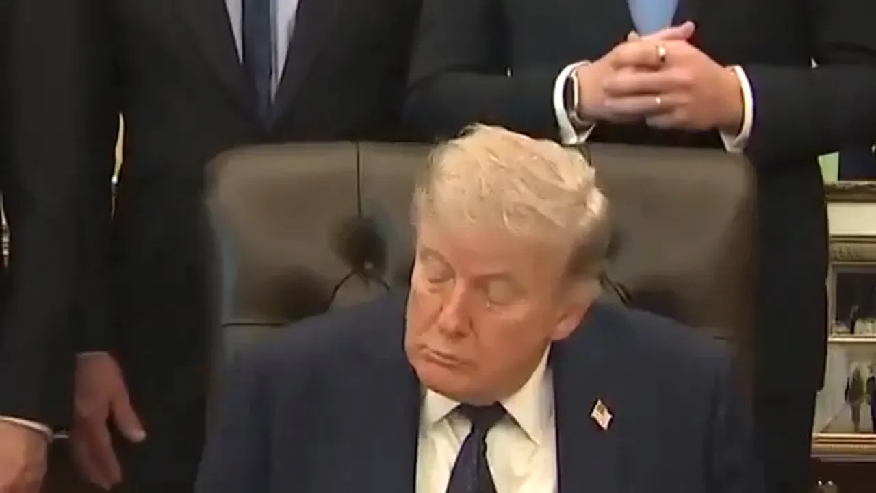 Oval Ofiste zor anlar! Trump toplantı sırasında uyuyakaldı, sosyal medyada gündem oldu