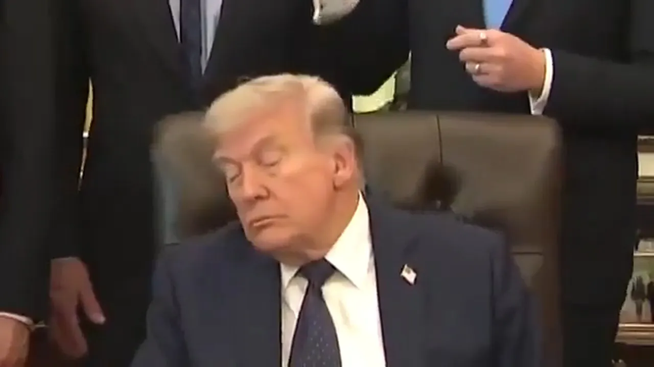 Oval Ofiste zor anlar! Trump toplantı sırasında uyuyakaldı, sosyal medyada gündem oldu